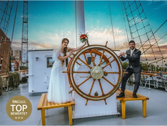Hochzeitsfotograf: Hochzeitsfotograf Stralsund, Fotograf gesucht, günstiger Hochzeitsfotograf, Hochzeitsfotograf gesucht, Standesamt Stralsund, Gorch Fock1 - Hochzeitsfotograf Karl-Heinz Fischer