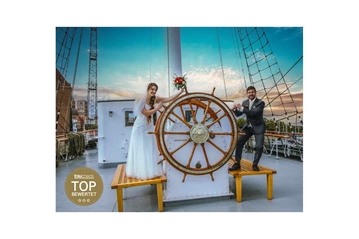 Hochzeitsfotograf: Hochzeitsfotograf Stralsund, Fotograf gesucht, günstiger Hochzeitsfotograf, Hochzeitsfotograf gesucht, Standesamt Stralsund, Gorch Fock1 - Hochzeitsfotograf Karl-Heinz Fischer