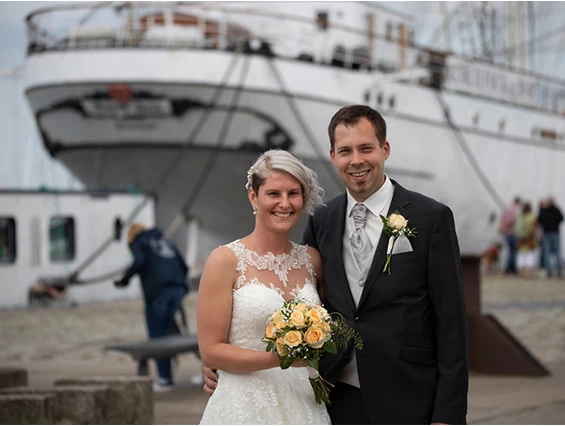 Hochzeitsfotograf: 1. Fotograf Stralsund, Fotograf Hochzeit, Fotograf gesucht, günstiger Hochzeitsfotograf Standesamt Stralsund, ehemaliges Segelschulschiff Gorch Fock 1 - Hochzeitsfotograf Karl-Heinz Fischer