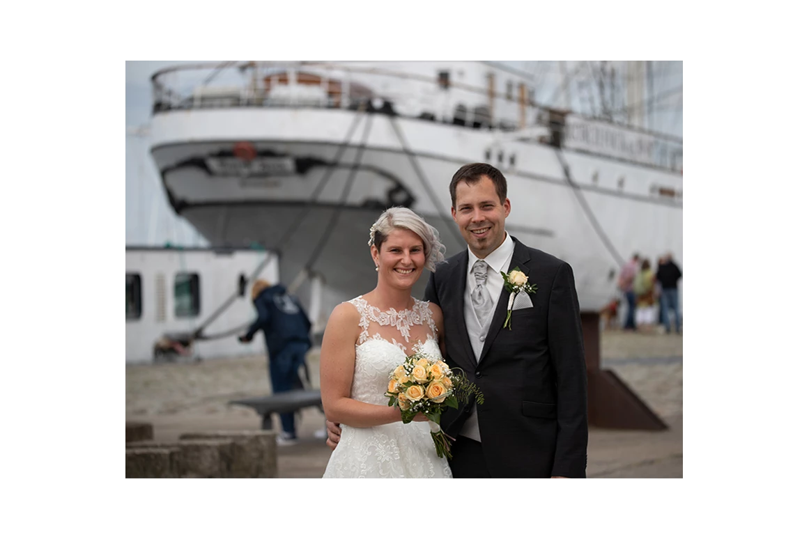 Hochzeitsfotograf: 1. Fotograf Stralsund, Fotograf Hochzeit, Fotograf gesucht, günstiger Hochzeitsfotograf Standesamt Stralsund, ehemaliges Segelschulschiff Gorch Fock 1 - Hochzeitsfotograf Karl-Heinz Fischer