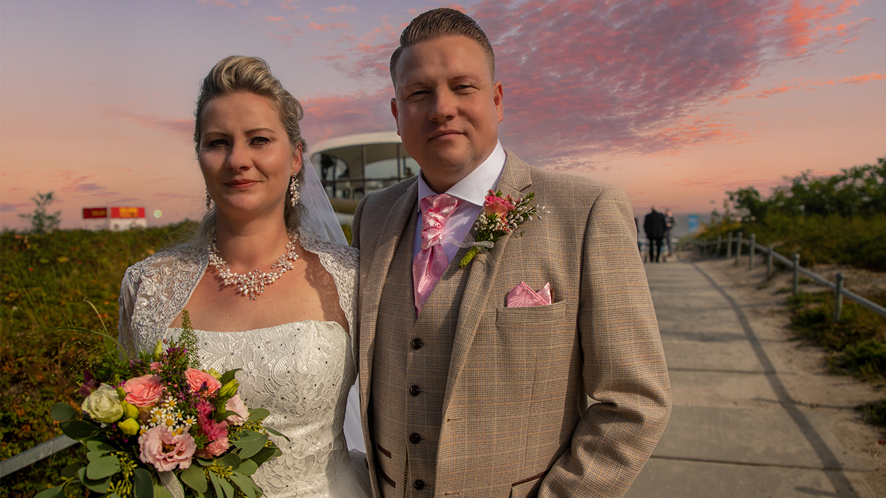 Hochzeitsfotograf: Hochzeit Rettungsturm Binz - heiraten Müther Turm am Ostseestrand auf der Insel Rügen. Hochzeitsfotograf Karl-Heinz Fischer buchen für standesamtliche Trauung und Brautpaar Shooting Strandhochzeit auf Rügen 2023 - Hochzeitsfotograf Karl-Heinz Fischer