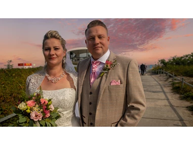 Hochzeitsfotograf: Hochzeit Rettungsturm Binz - heiraten Müther Turm am Ostseestrand auf der Insel Rügen. Hochzeitsfotograf Karl-Heinz Fischer buchen für standesamtliche Trauung und Brautpaar Shooting Strandhochzeit auf Rügen 2023 - Hochzeitsfotograf Karl-Heinz Fischer