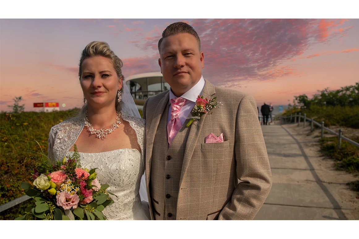 Hochzeitsfotograf: Hochzeit Rettungsturm Binz - heiraten Müther Turm am Ostseestrand auf der Insel Rügen. Hochzeitsfotograf Karl-Heinz Fischer buchen für standesamtliche Trauung und Brautpaar Shooting Strandhochzeit auf Rügen 2023 - Hochzeitsfotograf Karl-Heinz Fischer