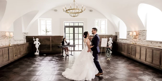 Hochzeitsfotos - Art des Shootings: Trash your Dress - Maria-Lanzendorf - Tina Vega-Wilson
