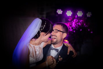Hochzeitsfotograf: Ein wahres Lachen kann niemand stellen - wir von sho hochzeitsfotografie sind da und halten es fest! Dies mach einen guten Hochzeitsfotografen aus: Timing, zur rechten Zeit am rechten Ort, und ein Gespür für Emotionen! - sho fotografie