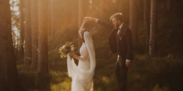 Hochzeitsfotos - Art des Shootings: Hochzeits Shooting - Appenzell - Schweizer Elopement in den Bergen. Wunderschönes Abendlicht mit Rahel & Nathan. - Sulamit Eschmann