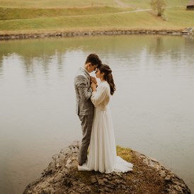 Hochzeitsfotograf: Hochzeit in den Schweizer Bergen an einem Bergsee.
 - Sulamit Eschmann