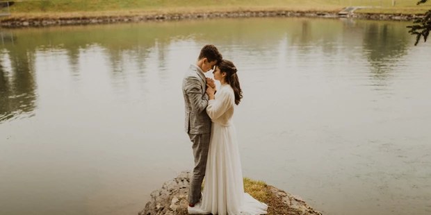 Hochzeitsfotos - Art des Shootings: Hochzeits Shooting - Appenzell - Hochzeit in den Schweizer Bergen an einem Bergsee.
 - Sulamit Eschmann