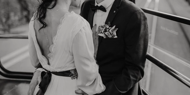 Hochzeitsfotos - Art des Shootings: Hochzeits Shooting - Appenzell - Urbane Hochzeit in Zürich. Ich bin mit dem Brautpaar im Tram durch Zürich gefahren. :) - Sulamit Eschmann