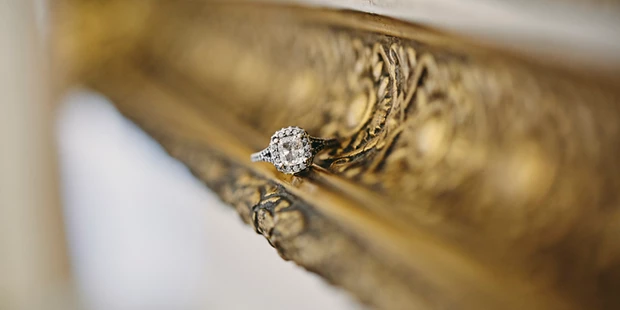 Hochzeitsfotos - Art des Shootings: Trash your Dress - Maria-Lanzendorf - Ringdetail | www.c-g.wedding - C&G Wedding - Elopement und Hochzeits Fotografie