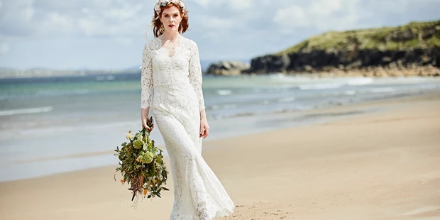 Hochzeitsfotos - Art des Shootings: Trash your Dress - Maria-Lanzendorf - Braut auf Achill Island, Irland | www.c-g.wedding - C&G Wedding - Elopement und Hochzeits Fotografie