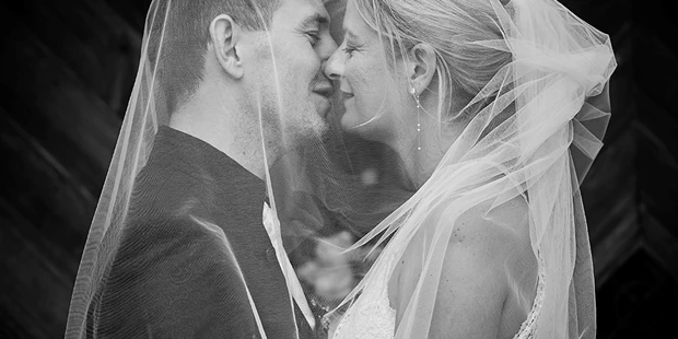 Hochzeitsfotos - Art des Shootings: Trash your Dress - Maria-Lanzendorf - Paarporträt | www.c-g.wedding - C&G Wedding - Elopement und Hochzeits Fotografie