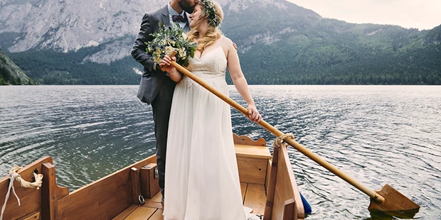 Hochzeitsfotos - Art des Shootings: Trash your Dress - Maria-Lanzendorf - Hochzeit in Altaussee | www.c-g.wedding - C&G Wedding - Elopement und Hochzeits Fotografie