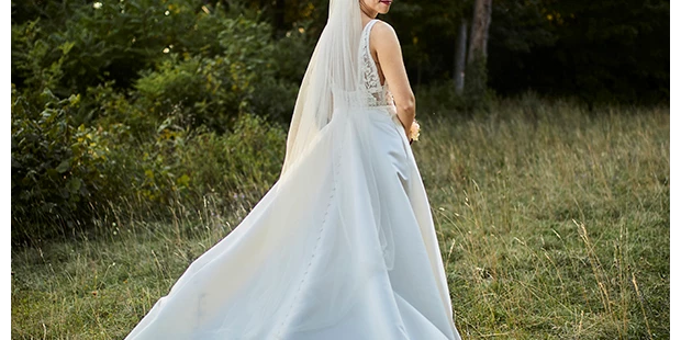 Hochzeitsfotos - Art des Shootings: Trash your Dress - Maria-Lanzendorf - Brautporträt bei Sonnenuntergang | www.c-g.wedding - C&G Wedding - Elopement und Hochzeits Fotografie