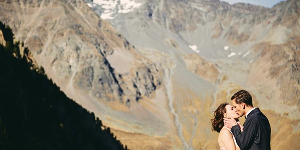 Hochzeitsfotos - Art des Shootings: Trash your Dress - Maria-Lanzendorf - Elopement in den Tiroler Alpen | www.c-g.wedding - C&G Wedding - Elopement und Hochzeits Fotografie