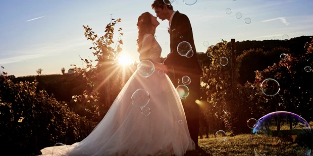 Hochzeitsfotos - Art des Shootings: Trash your Dress - Maria-Lanzendorf - Sonnenuntergang | www.c-g.wedding - C&G Wedding - Elopement und Hochzeits Fotografie