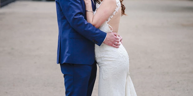 Hochzeitsfotos - Naumburg (Burgenlandkreis) - Hochzeitpaar in Rudolstadt,
Parkshooting, Paarshooting - bilderdiesprechen.de
