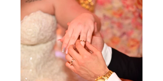 Hochzeitsfotos - PLZ 9444 (Schweiz) - Standesamt Hochzeitsfotografie Luzern Eheringe Hochzeitsfotos - Hochzeitsfotograf Timea Cahenzli