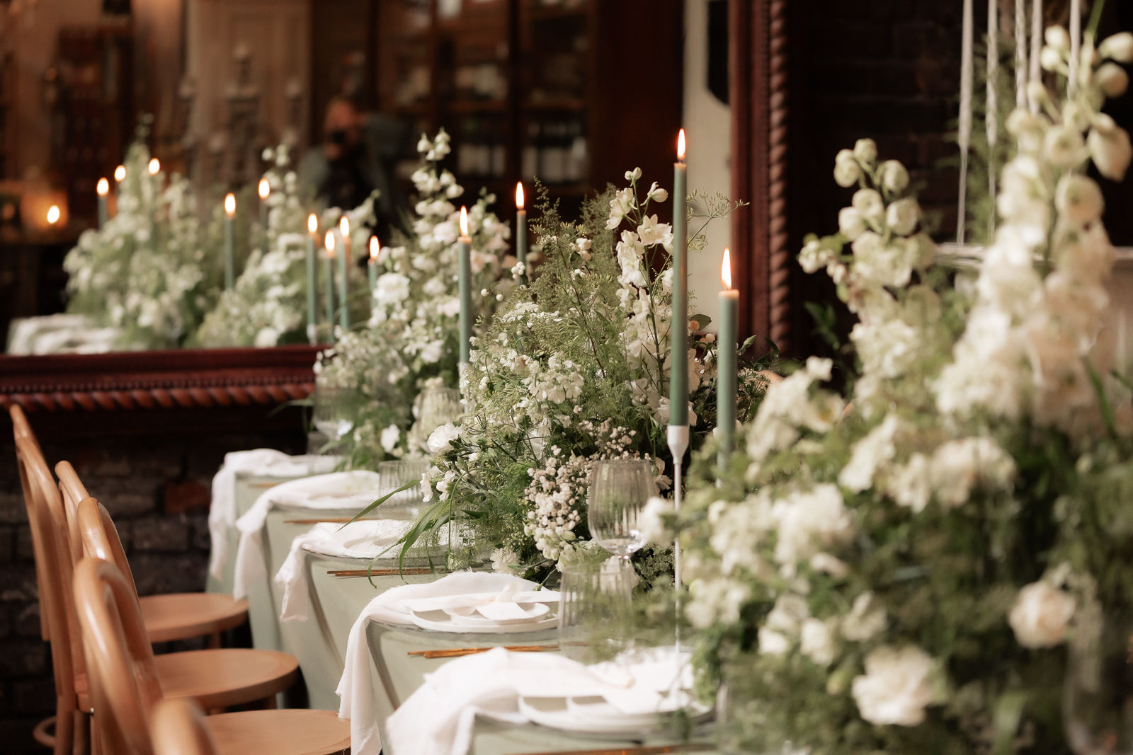 Hochzeitsfotograf: Eure Hochzeit ist ein einzigartiger Moment voller Liebe, Emotionen und kleiner Details, die euren Tag so besonders machen. Als erfahrener Hochzeitsfotograf sorge ich dafür, dass diese Augenblicke unvergesslich bleiben. Mit einer Kombination aus authentischer Reportage und stilvollen Porträts erzähle ich eure ganz persönliche Liebesgeschichte in Bildern.

Mein Fokus liegt darauf, eure echten Emotionen einzufangen – vom herzlichen Lachen bis hin zu den stillen, intimen Momenten. Mit einer natürlichen und unaufdringlichen Herangehensweise schaffe ich eine entspannte Atmosphäre, in der ihr euch ganz aufeinander konzentrieren könnt. Ob romantische Paarshootings, ausgelassene Feiermomente oder die kleinsten Details eurer Dekoration – ich halte sie mit Leidenschaft fest.

Lasst uns gemeinsam eure Geschichte erzählen! Ich freue mich darauf, Teil eures großen Tages zu sein und ihn mit wunderschönen Bildern für immer festzuhalten. Kontaktiert mich gerne, um euren Termin zu sichern oder mehr über meine Hochzeitsfotografie zu erfahren. - Marina Leimpek Fotografie 