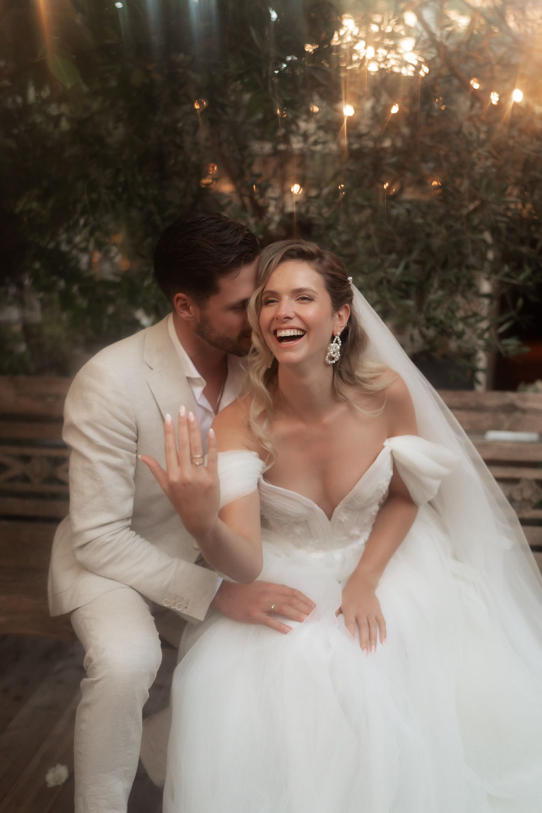 Hochzeitsfotograf: Eure Hochzeit ist ein einzigartiger Moment voller Liebe, Emotionen und kleiner Details, die euren Tag so besonders machen. Als erfahrener Hochzeitsfotograf sorge ich dafür, dass diese Augenblicke unvergesslich bleiben. Mit einer Kombination aus authentischer Reportage und stilvollen Porträts erzähle ich eure ganz persönliche Liebesgeschichte in Bildern.

Mein Fokus liegt darauf, eure echten Emotionen einzufangen – vom herzlichen Lachen bis hin zu den stillen, intimen Momenten. Mit einer natürlichen und unaufdringlichen Herangehensweise schaffe ich eine entspannte Atmosphäre, in der ihr euch ganz aufeinander konzentrieren könnt. Ob romantische Paarshootings, ausgelassene Feiermomente oder die kleinsten Details eurer Dekoration – ich halte sie mit Leidenschaft fest.

Lasst uns gemeinsam eure Geschichte erzählen! Ich freue mich darauf, Teil eures großen Tages zu sein und ihn mit wunderschönen Bildern für immer festzuhalten. Kontaktiert mich gerne, um euren Termin zu sichern oder mehr über meine Hochzeitsfotografie zu erfahren. - Marina Leimpek Fotografie 