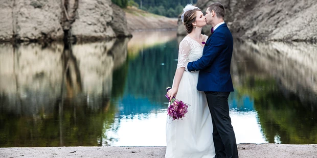 Hochzeitsfotos - Art des Shootings: Trash your Dress - Maria-Lanzendorf - Ideal Foto