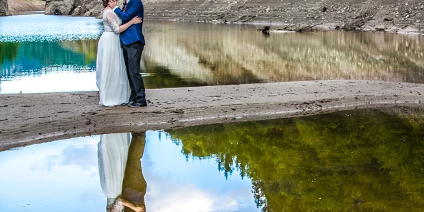 Hochzeitsfotos - Art des Shootings: Trash your Dress - Maria-Lanzendorf - Ideal Foto