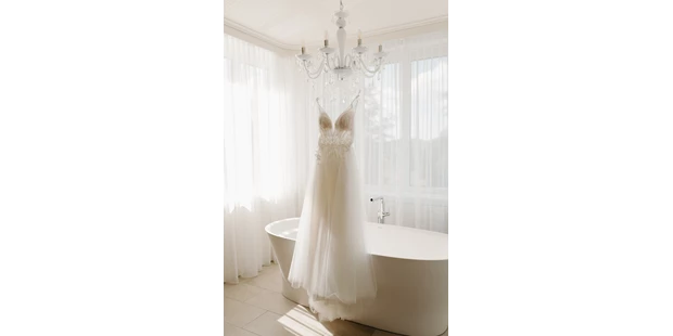 Hochzeitsfotos - Art des Shootings: Prewedding Shooting - Kittsee - Getting Ready im Hotel Allmer in Weiz. - Clara Buchberger