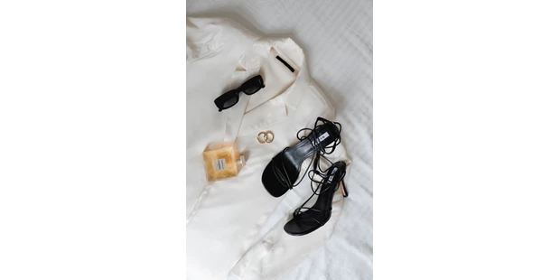 Hochzeitsfotos - Art des Shootings: Prewedding Shooting - Kittsee - Detailaufnahmen beim Getting Ready. - Clara Buchberger