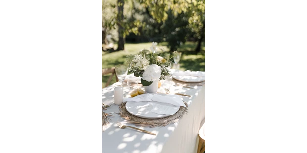 Hochzeitsfotos - Art des Shootings: Prewedding Shooting - Kittsee - Sommerliche Tafel Deko. - Clara Buchberger