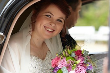 Hochzeitsfotograf: Ankunft der Braut vor der Trauung  - ST.ERN Photography