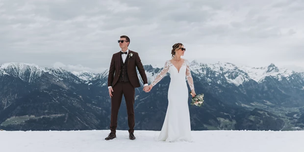 Hochzeitsfotos - Art des Shootings: Hochzeits Shooting - Appenzell - Brautbaar im Schnee in Vorarlberg - Sophia Eerden