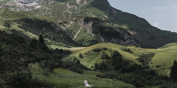 Hochzeitsfotos - Art des Shootings: Hochzeits Shooting - Appenzell - Sommerhochzeit in den Bergen in Lech am Arlberg - Sophia Eerden