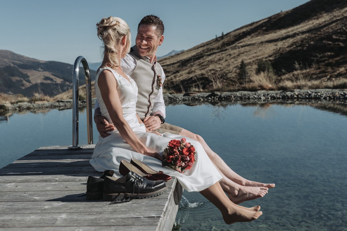 Hochzeitsfotograf: Hochzeitspaar beim Paarshooting einer freien Trauung in Kitzbühel  - Sophia Eerden