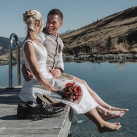 Hochzeitsfotograf: Hochzeitspaar beim Paarshooting einer freien Trauung in Kitzbühel  - Sophia Eerden