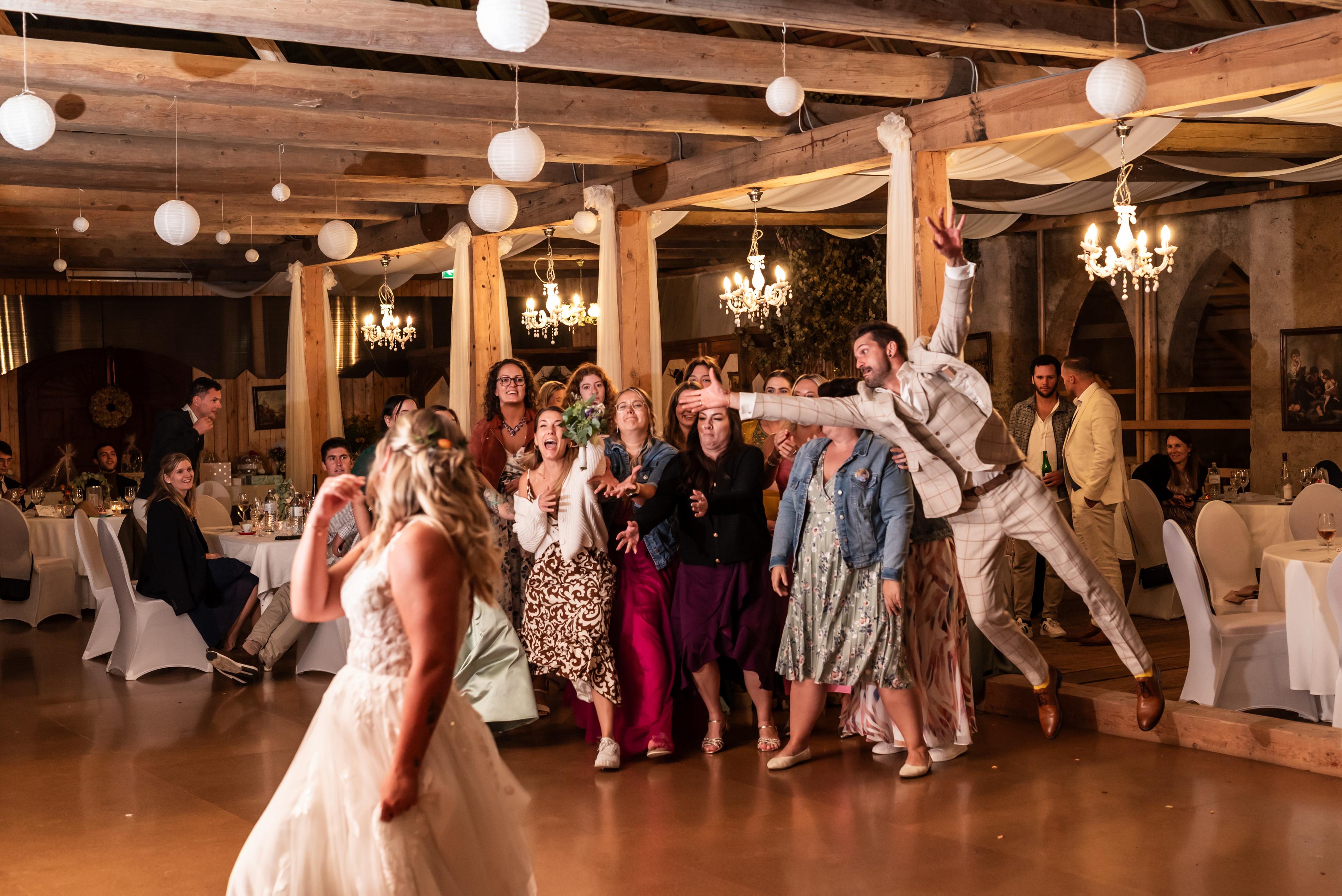 Hochzeitsfotos - Fotostudio - Leopoldsdorf (Leopoldsdorf) - Brautstraußwurf - Marlin Wolf