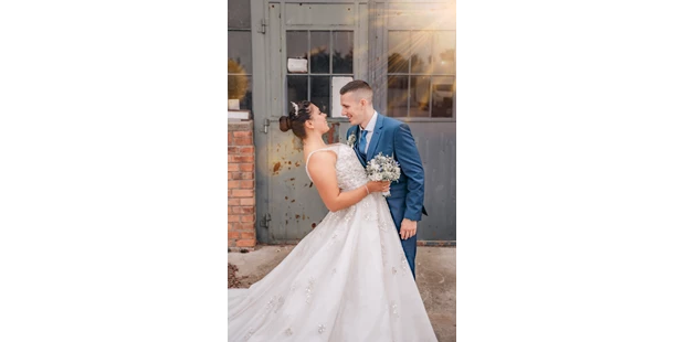 Hochzeitsfotos - Art des Shootings: Trash your Dress - Maria-Lanzendorf - Während dem Brautpaarshooting die Liebe festhalten - Timescape by Malina - Erinnerungen für die Ewigkeit