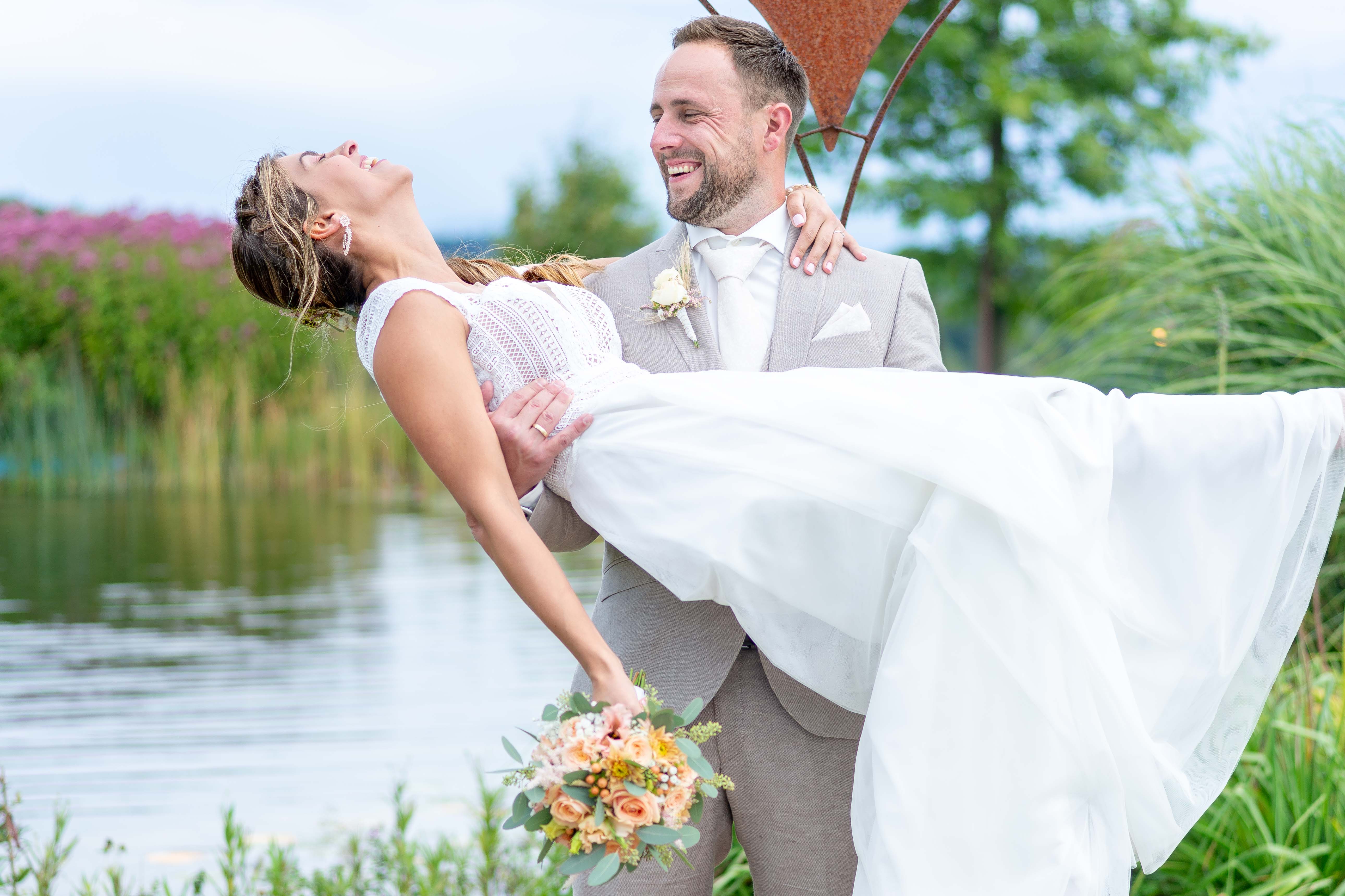 Hochzeitsfotograf: Hochzeitsfotos Hochzeitsreportage Hochzeitsbilder Salzburg Flachgau Braunau Innviertel Mattighofen  - JLerche Photography e.U.