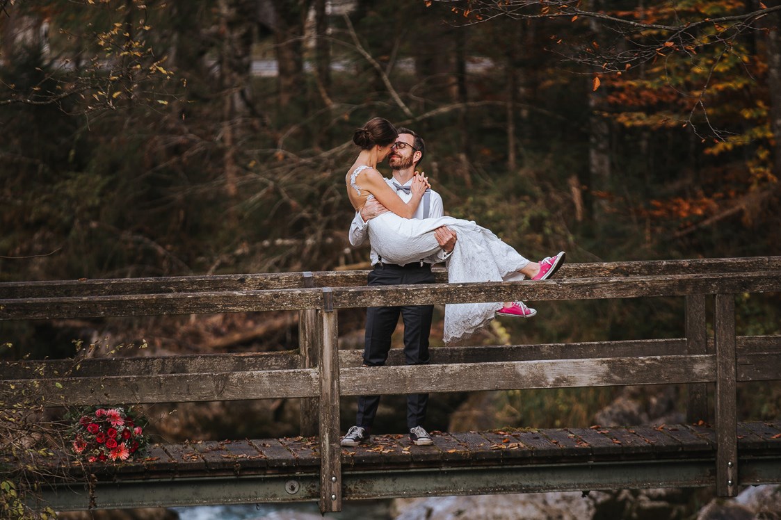 Hochzeitsfotograf: Brautpaarshooting im Wald - Bernd Kaeferboeck Photography