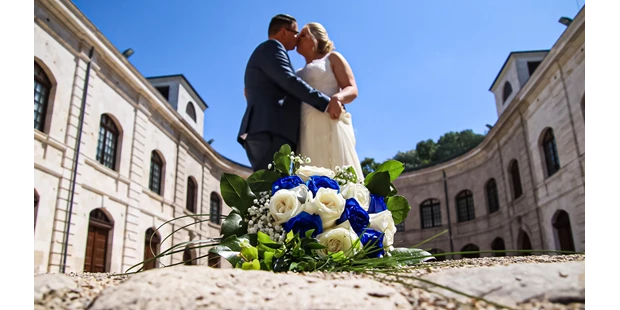 Hochzeitsfotos - Art des Shootings: Hochzeits Shooting - Oberbayern - Kissing bride - Tanja Wolf Fotografie