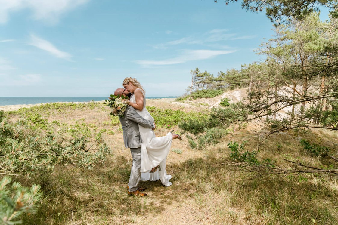 Hochzeitsfotograf: Strandhochzeit an der Ostsee - Viktoria Zehbe