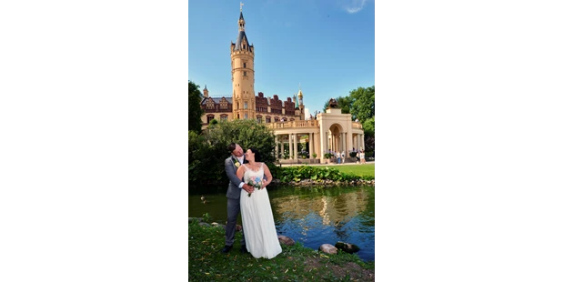 Hochzeitsfotos - Art des Shootings: Hochzeits Shooting - Kiel (Kreisfreie Stadt Kiel, Kreis Rendsburg-Eckernförde) - Schloss Schwerin - Brautpaar-Shooting - BALZEREK, REINHARD