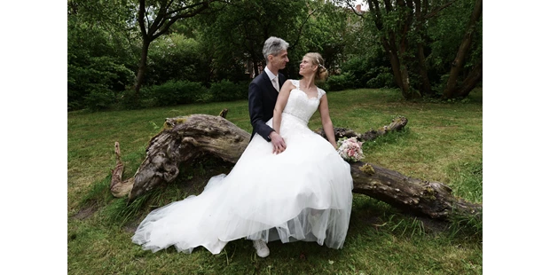 Hochzeitsfotos - Art des Shootings: Hochzeits Shooting - Kiel (Kreisfreie Stadt Kiel, Kreis Rendsburg-Eckernförde) - Brautpaar - Fotoshooting in Mecklenburg - BALZEREK, REINHARD