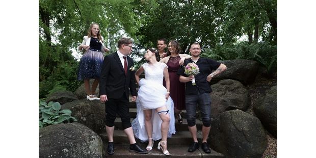 Hochzeitsfotos - Art des Shootings: Hochzeits Shooting - Kiel (Kreisfreie Stadt Kiel, Kreis Rendsburg-Eckernförde) - Fofoshooting mit Brautpaar und Trauzeugen in Schwerin - Burggarten - BALZEREK, REINHARD