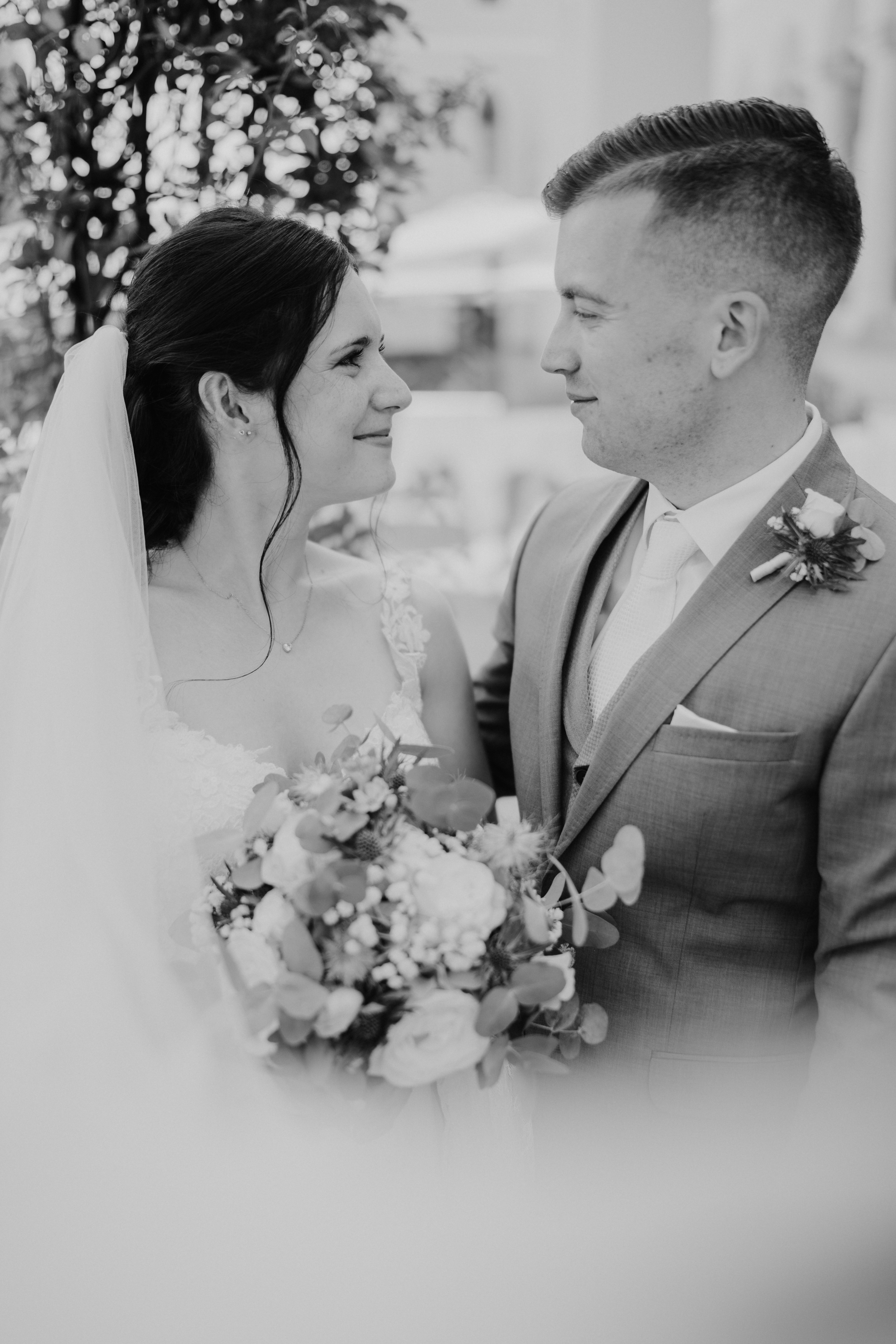 Hochzeitsfotos - Fotostudio - Bezirk Graz-Umgebung - Romantik pur im Georgi Schloss in Ehrenhausen. - Stefanie Hutter | Fotografieni