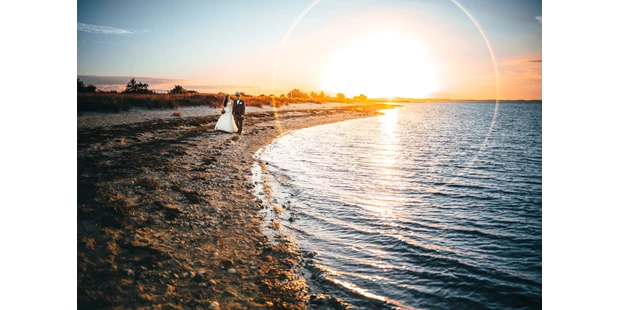 Hochzeitsfotos - Art des Shootings: Trash your Dress - Binnenland - Hochzeitsfotograf Helge Peters - Mo´s Fotostudio