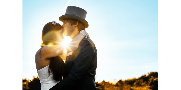Hochzeitsfotos - Art des Shootings: Trash your Dress - Binnenland - Hochzeitsfotograf Helge Peters - Mo´s Fotostudio