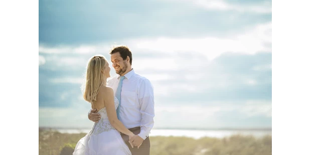 Hochzeitsfotos - Art des Shootings: Trash your Dress - Binnenland - Hochzeitsfotograf Helge Peters - Mo´s Fotostudio