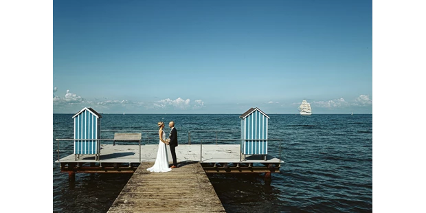Hochzeitsfotos - Art des Shootings: Trash your Dress - Binnenland - Hochzeitsfotograf Helge Peters - Mo´s Fotostudio