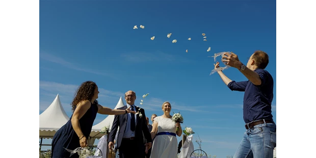 Hochzeitsfotos - Art des Shootings: Trash your Dress - Binnenland - Hochzeitsfotograf Helge Peters - Mo´s Fotostudio