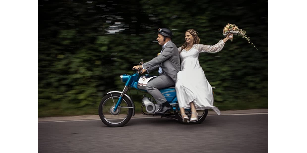 Hochzeitsfotos - Art des Shootings: Trash your Dress - Binnenland - Hochzeitsfotograf Helge Peters - Mo´s Fotostudio